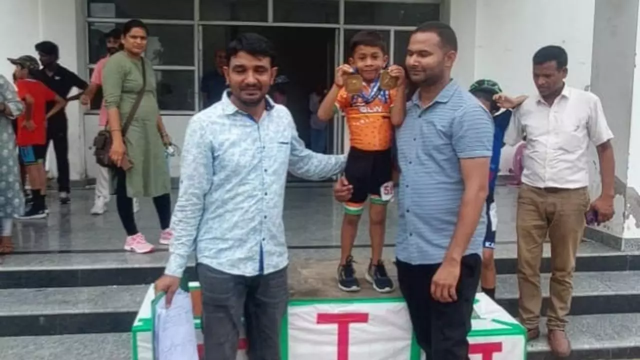 Chandauli News: दिव्यांगता पर भारी, हौसलों की उड़ान: 5 वर्षीय रुद्रांश ने स्केटिंग में जीते 20 स्वर्ण पदक