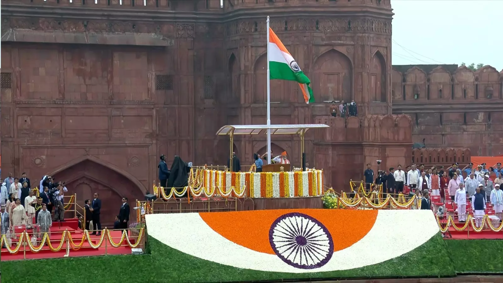 PM Modi का लाल किले से ऐलान: दीवाली पर घटेगा GST रिफॉर्म से टैक्स, नई रोजगार योजना की शुरुआत