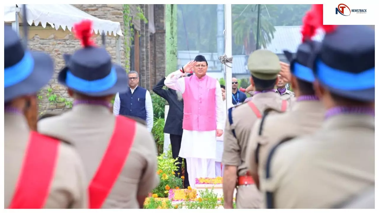 देहरादून: 79वें स्वतंत्रता दिवस पर मुख्य सचिव ने किया ध्वजारोहण, उत्तराखण्ड के विकास पर जोर