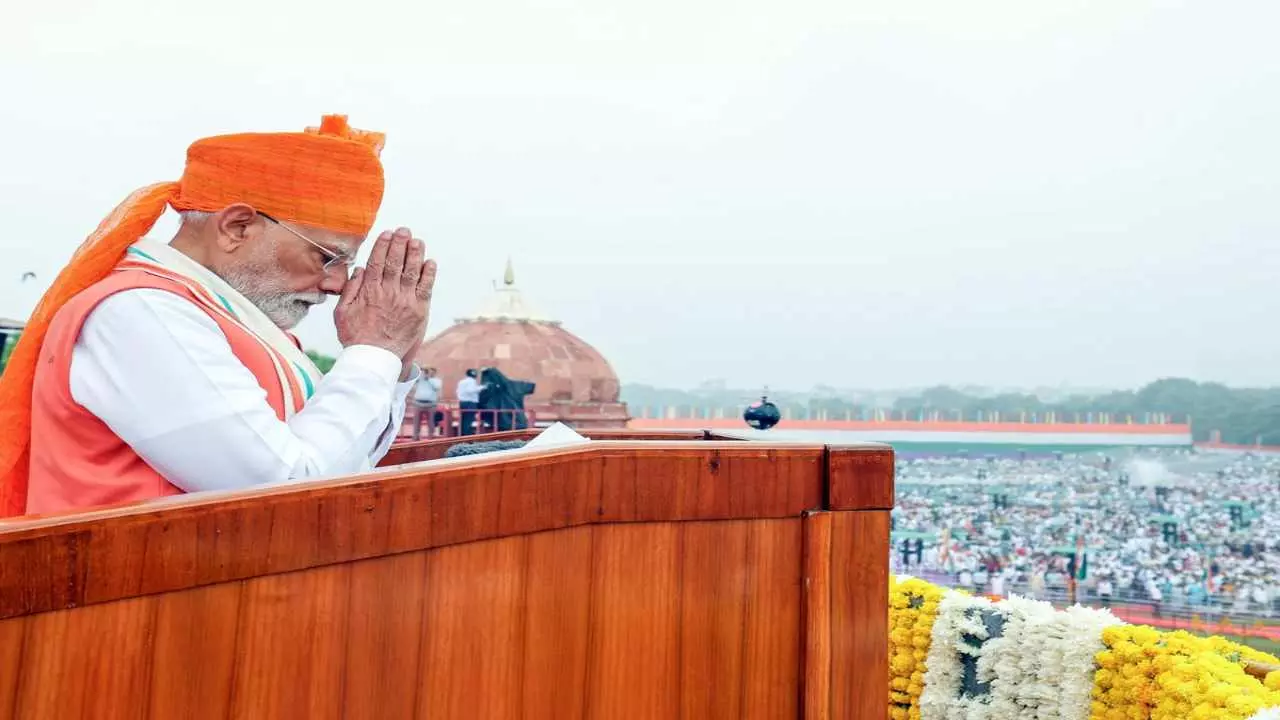 PM मोदी जल्द होंगे रिटायर? लाल किले से RSS की तारीफ पर मचा बवाल, कांग्रेस ने कसा तंज