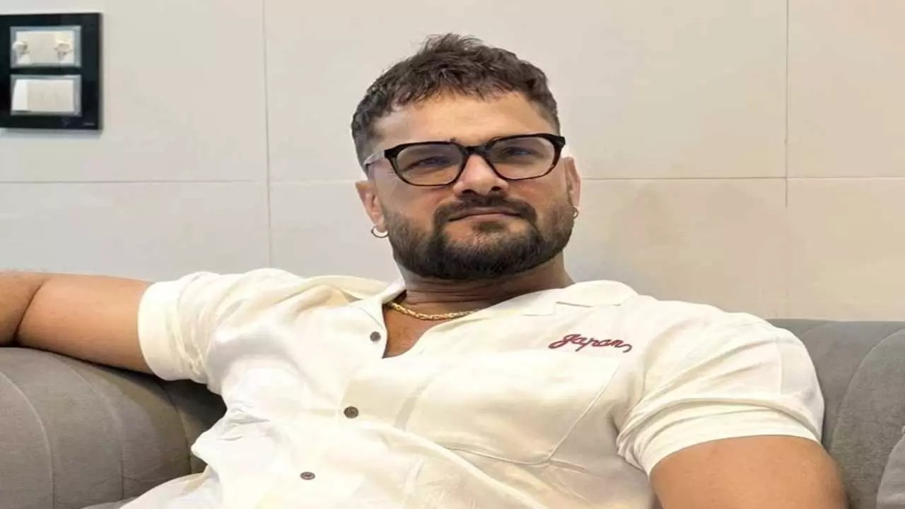 RJD से चुनाव लड़ेंगे खेसारी? तेजस्वी से की ख़ास मुलाकात, बढ़ी अटकलें