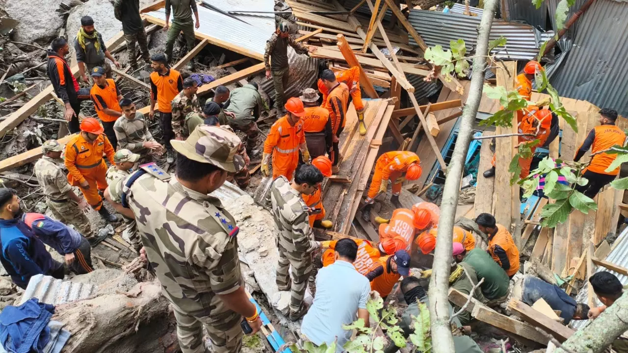 Kishtwar Cloudburst Death Toll Rises to 60 NDRF Joins Rescue Operations ...