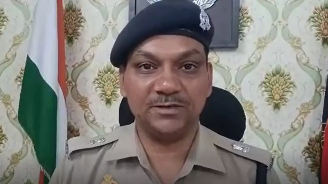 historisheater Dead Body found on side of highway