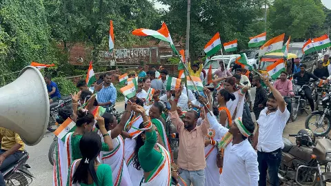 Chandauli News: स्वतंत्रता दिवस पर पहली बार किन्नरों में दिखा उत्साह, ऐतिहासिक शोभा यात्रा ने राहगीरों को थिरकने को किया मजबूर Chandauli News: स्वतंत्रता दिवस पर पहली बार किन्नरों में दिखा उत्साह, ऐतिहासिक शोभा यात्रा ने राहगीरों को थिरकने को किया मजबूर
