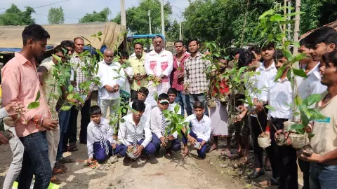 Sonbhadra News: स्वतंत्रता दिवस पर मुख्यालय को दी गई दो पार्कों की सौगात, पौधरोपण-पौध वितरण के जरिए जगाई हरियाली की अलख Sonbhadra News: स्वतंत्रता दिवस पर मुख्यालय को दी गई दो पार्कों की सौगात, पौधरोपण-पौध वितरण के जरिए जगाई हरियाली की अलख