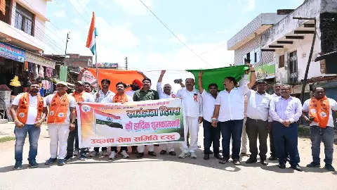youth students on 151 meter long Tiranga padyatra youth students on 151 meter long Tiranga padyatra