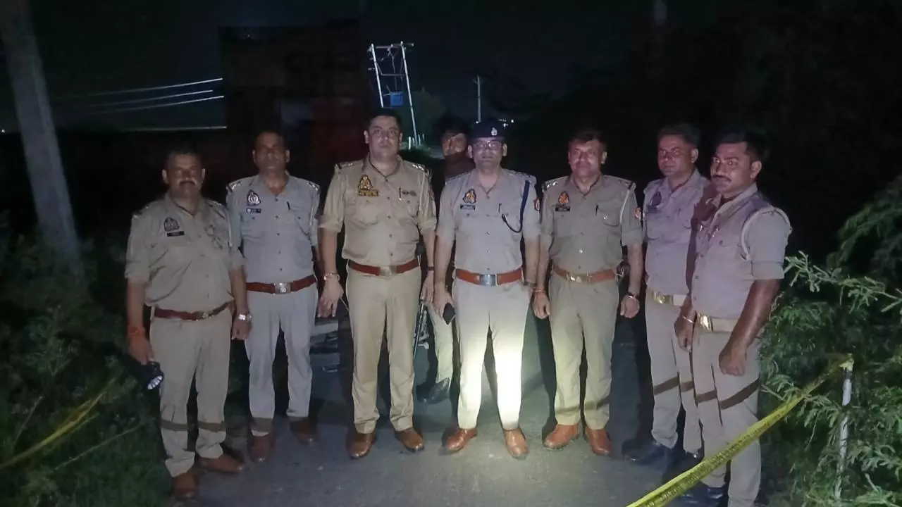 Firozabad News: मुठभेड़ में घायल होकर पकड़ा गया कुख्यात बदमाश रॉकी उर्फ बम्बा, अवैध तमंचा और नकदी बरामद