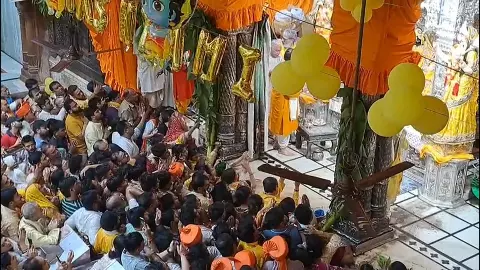 Mathura News: वृंदावन के बांके बिहारी मंदिर में उमड़ा श्रद्धालुओं का जनसैलाब Mathura News: वृंदावन के बांके बिहारी मंदिर में उमड़ा श्रद्धालुओं का जनसैलाब