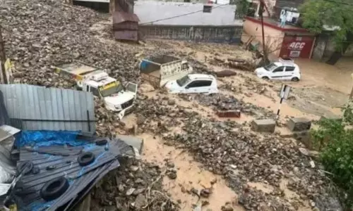 Kathua Cloudburst: कठुआ में बादल फटने से तबाही, कई घर जलमग्न, जम्मू-पठानकोट हाईवे को भी नुकसान