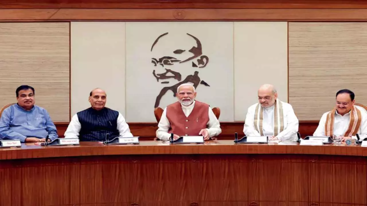 टैरिफ विवाद के बीच PM मोदी ने बुलाई आपात बैठक, 7 केंद्रीय मंत्री रहेंगे मौजूद, आज शाम हो सकता है बड़ा फैसला?