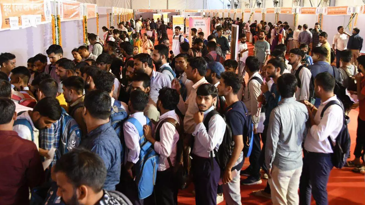 UP News: योगी सरकार के प्रयासों से देश-विदेश में खुल रहे रोजगार के अवसर