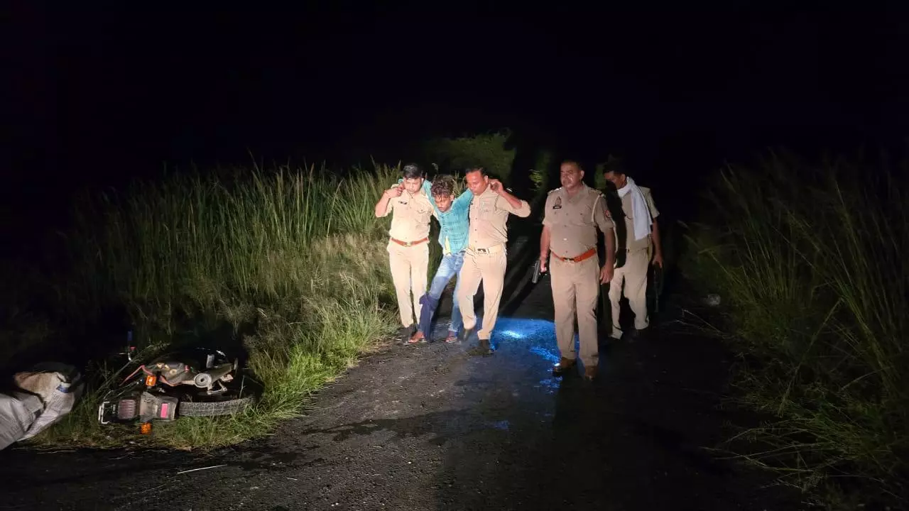 Mainpuri News: शराब चोरी के आरोपी की पुलिस से मुठभेड़, एक गिरफ्तार, दूसरा फरार