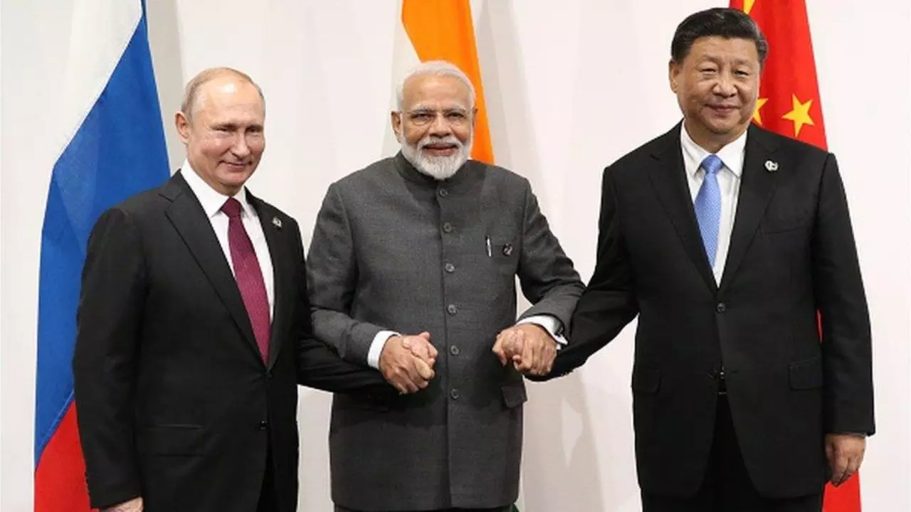 मोदी-पुतिन की दोस्ती, चीन से नजदीकी और अमेरिका से दूरी, क्या बदल रही है भारत की विदेश नीति की दिशा?