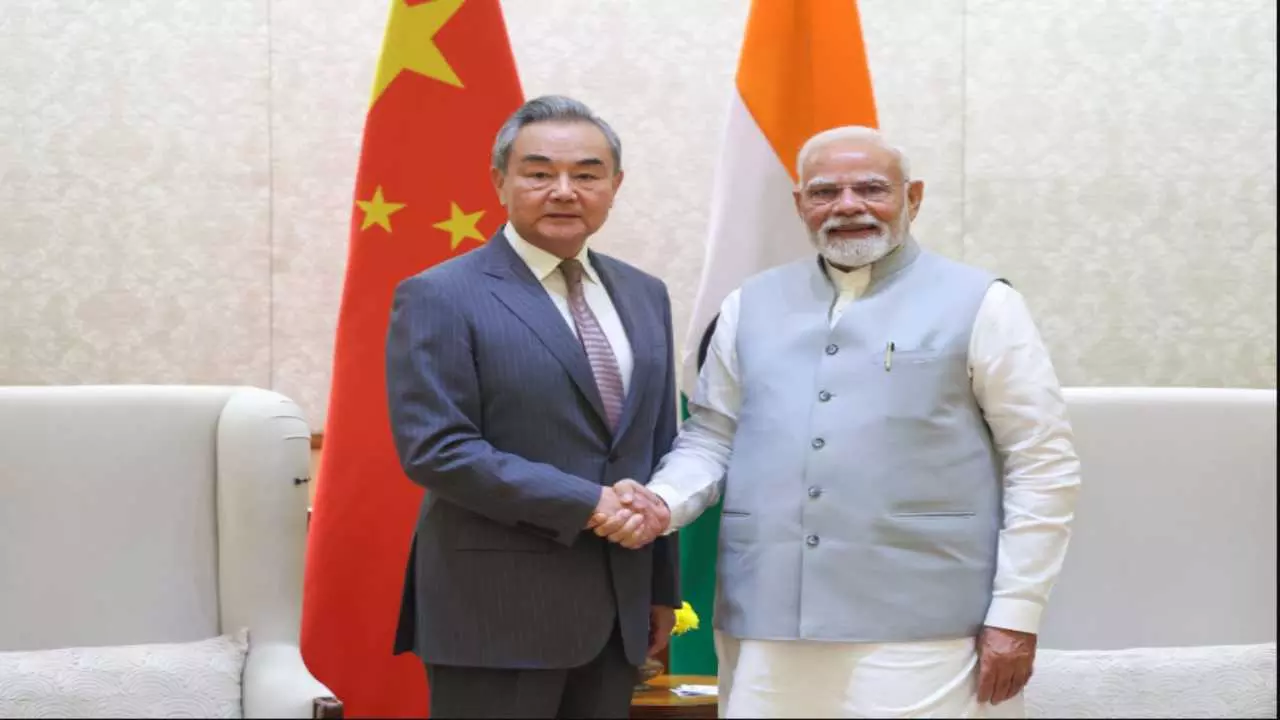 चीन के विदेश मंत्री ने PM मोदी से की मुलाकात, कई अहम मुद्दों पर हुई चर्चा