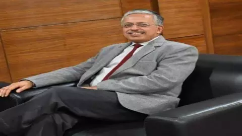 यूपी की सियासी गलियारों में मची हलचल, अचानक छुट्टी पर गए मुख्य सचिव एसपी गोयल यूपी की सियासी गलियारों में मची हलचल, अचानक छुट्टी पर गए मुख्य सचिव एसपी गोयल