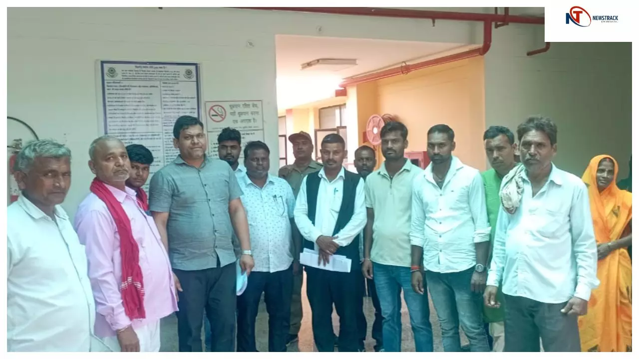 Chandauli News: जंगल की ज़मीन पर विवाद: ग्रामीणों ने उठाया लेखपाल के खिलाफ मोर्चा