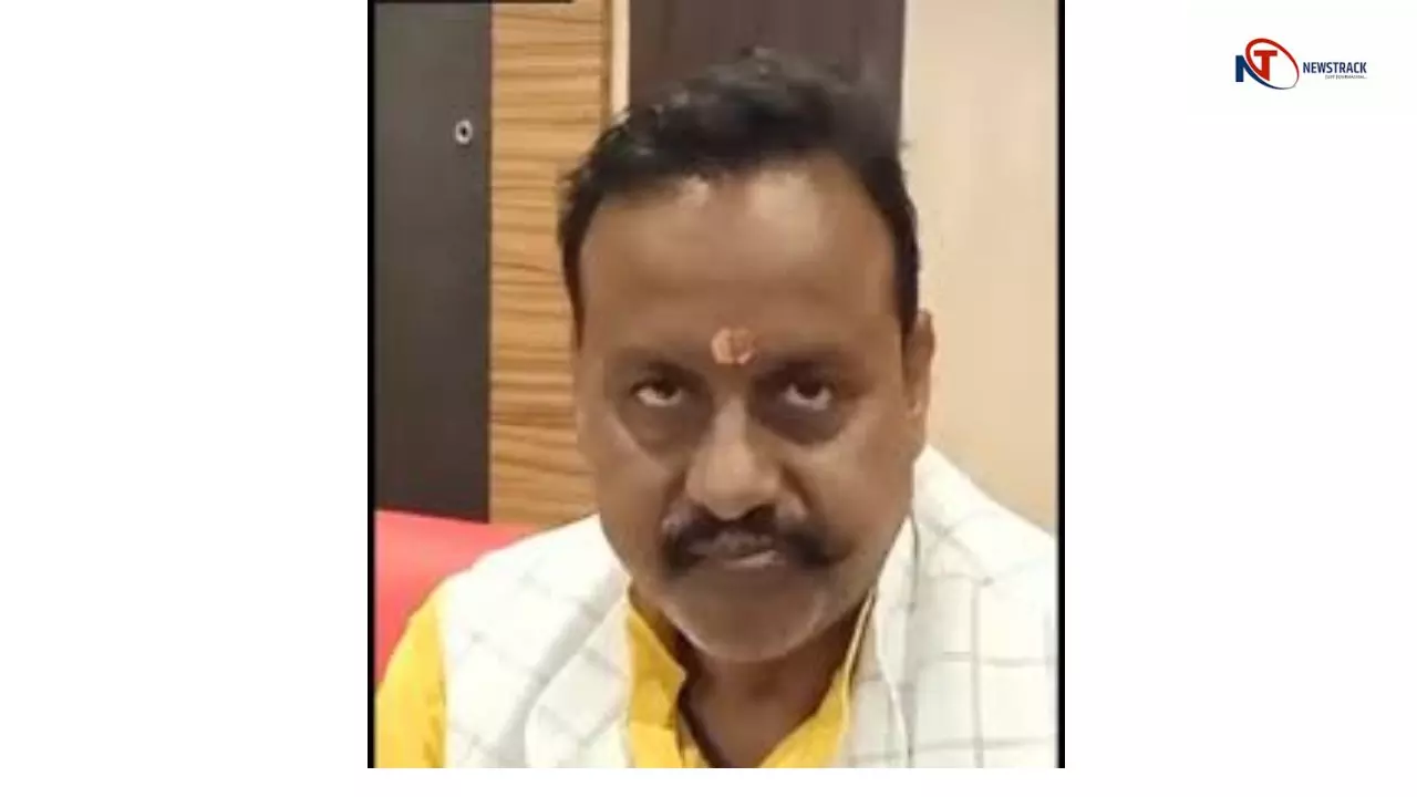 Azamgarh News :अखिलेश यादव को मुख्यमंत्री बनाने वाले गीत पर भड़के भाजपा जिला अध्यक्ष, शिकायत पर अध्यापक निलंबित