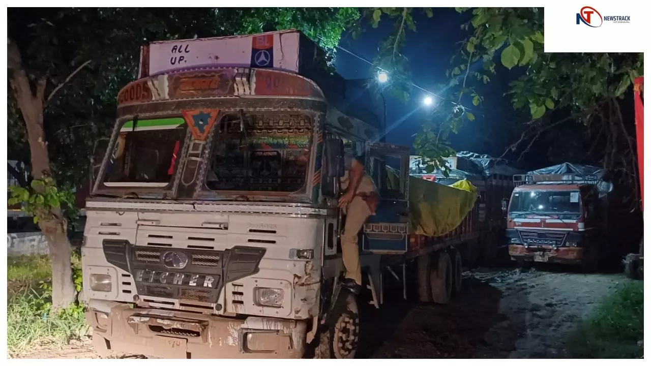 Hapur News: एफसीआई के गेहूं में पानी मिलाकर करने जा रहे थे चोरी का खेल, एडीएम और एसडीएम की टीम ने मोदीनगर रोड पर पकड़े आठ ट्रक