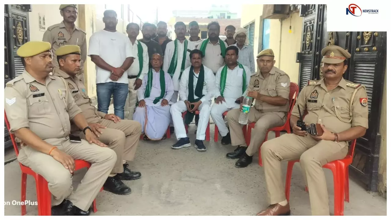 Mathura News: भूमि अधिग्रहण मुआवजा मांग पर किसानों का प्रदर्शन, पुलिस ने किया नजरबंद