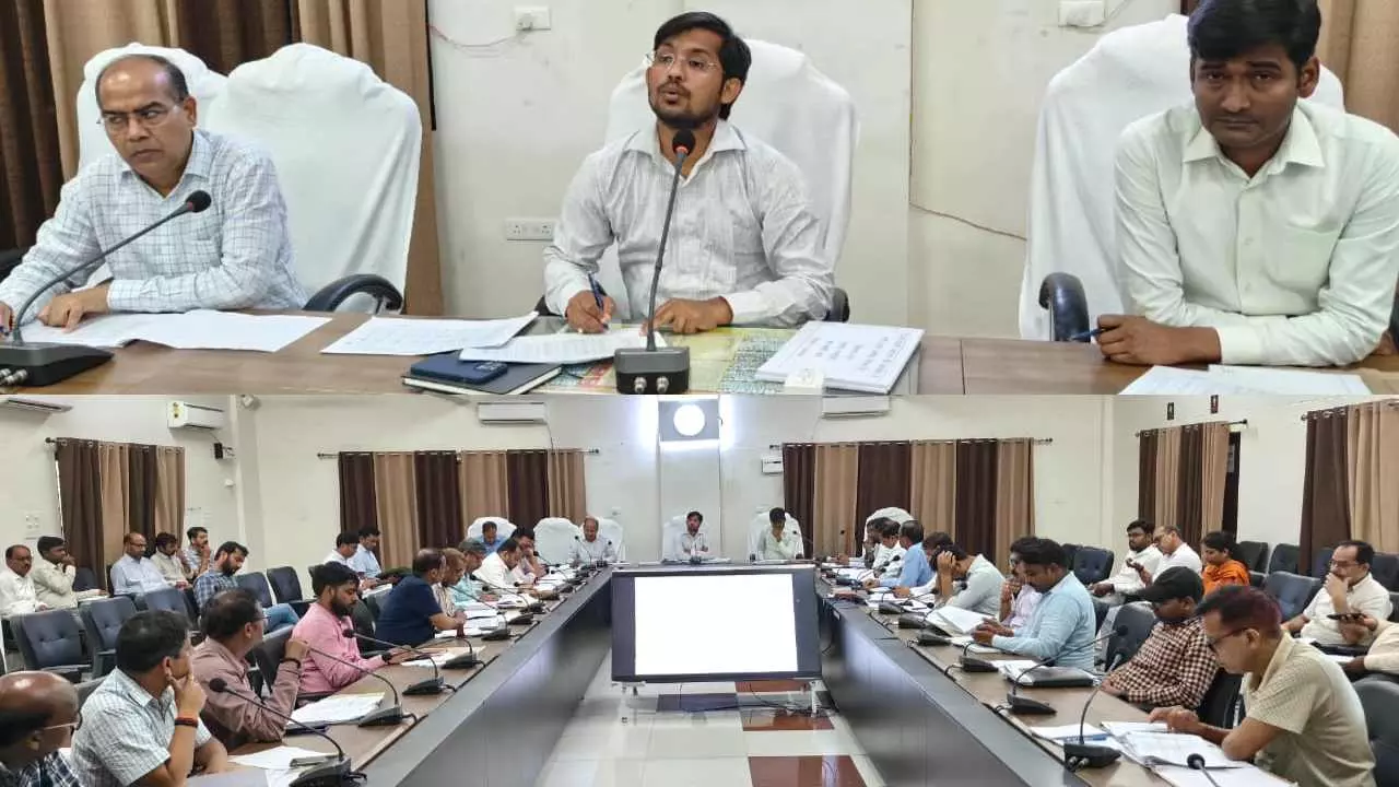 Chandauli DM