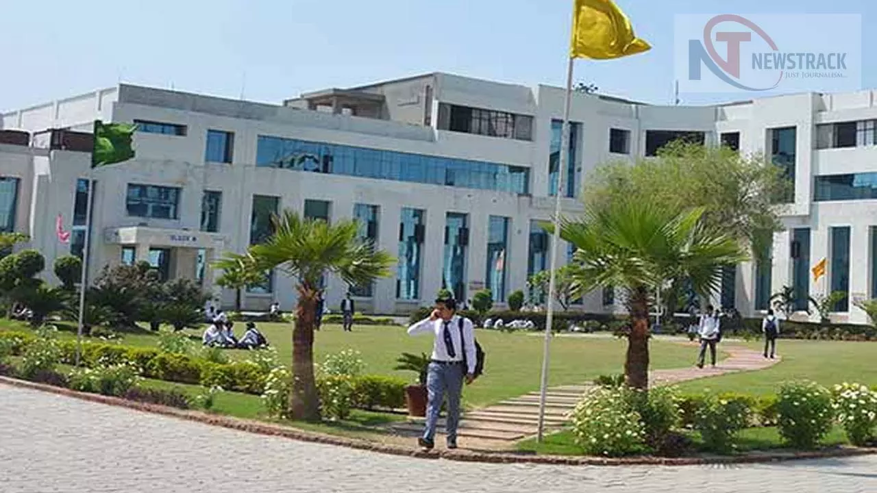 Dean of Monad University assaulted by drunken smokestaff with colleagues Dean of Monad University assaulted by drunken smokestaff with colleagues