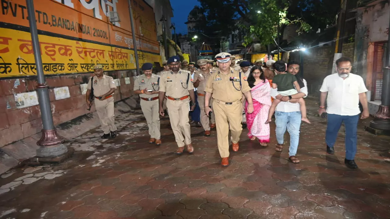 Chitrakoot News: धर्मनगरी चित्रकूट पहुंचे एडीजी जोन, बोले अमावस्या मेले में जिम्मेदारी के साथ ड्यूटी करें सभी अधिकारी