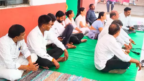 Jhansi News: झांसी के मोंठ तहसील में वकीलों का धरना प्रदर्शन, राजस्व न्यायालयों की कार्यप्रणाली पर उठाए सवाल Jhansi News: झांसी के मोंठ तहसील में वकीलों का धरना प्रदर्शन, राजस्व न्यायालयों की कार्यप्रणाली पर उठाए सवाल