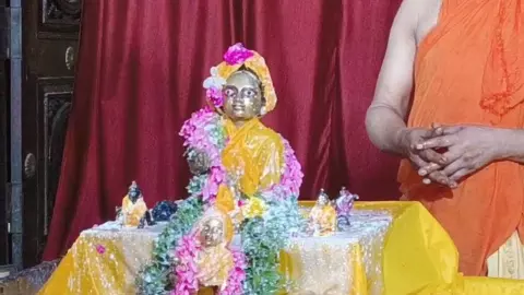 Mathura News: राधा दामोदर मंदिर में मनाया गया भगवान श्री कृष्ण का छठी महोत्सव