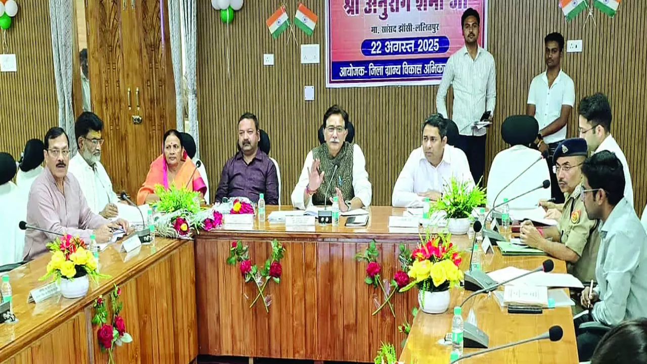 Jhansi News: सरकार की मंशा है कि गरीब का कल्याण होः सांसद
