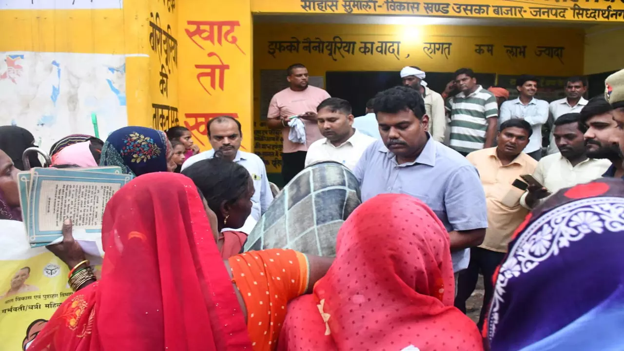 Siddharthnagar News: डीएम ने की वीपैक्स समितियों का औचक निरीक्षण, अनियमितता पाए जाने पर सचिव पर FIR के निर्देश