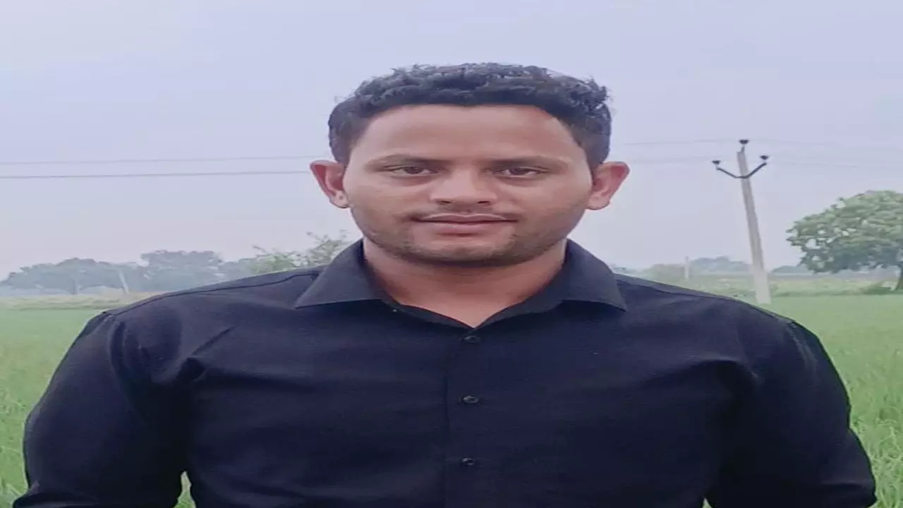Hathras News: डंपर की टक्कर से बाइक सवार टोरंटकर्मी की मौत