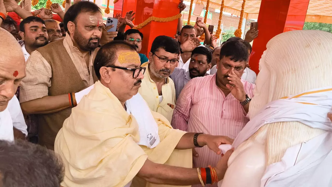 Chandauli News: आस्था और भक्ति के साथ अघोरेश्वर बाबा कीनाराम का तीन दिवसीय जन्मोत्सव हुआ शुरू Chandauli News: आस्था और भक्ति के साथ अघोरेश्वर बाबा कीनाराम का तीन दिवसीय जन्मोत्सव हुआ शुरू