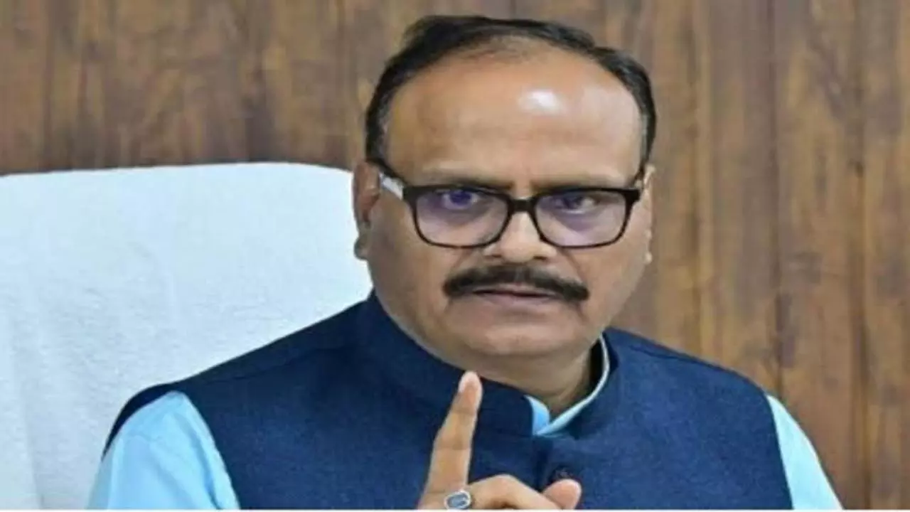 गलत दवा देने से गर्भस्थ शिशु की मृत्यु प्रकरण में अस्पताल सील, गर्भवती को निजी अस्पताल में भेजने वाली आशा को नोटिस जारी