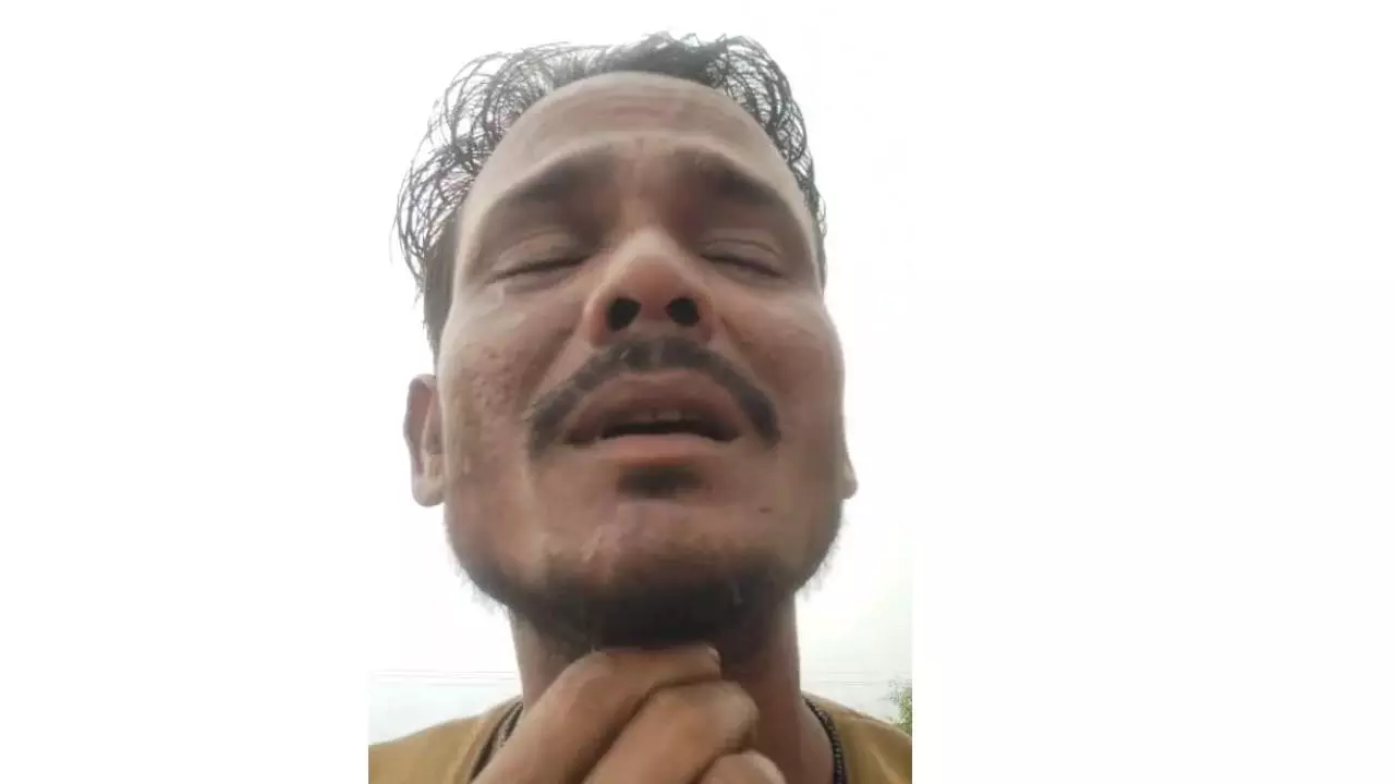 Balrampur News: बलरामपुर में योजनाओं का लाभ न मिलने से युवक ने सरयू नहर में लगाई छलांग, ग्राम प्रधान पर लगाए गंभीर आरोप