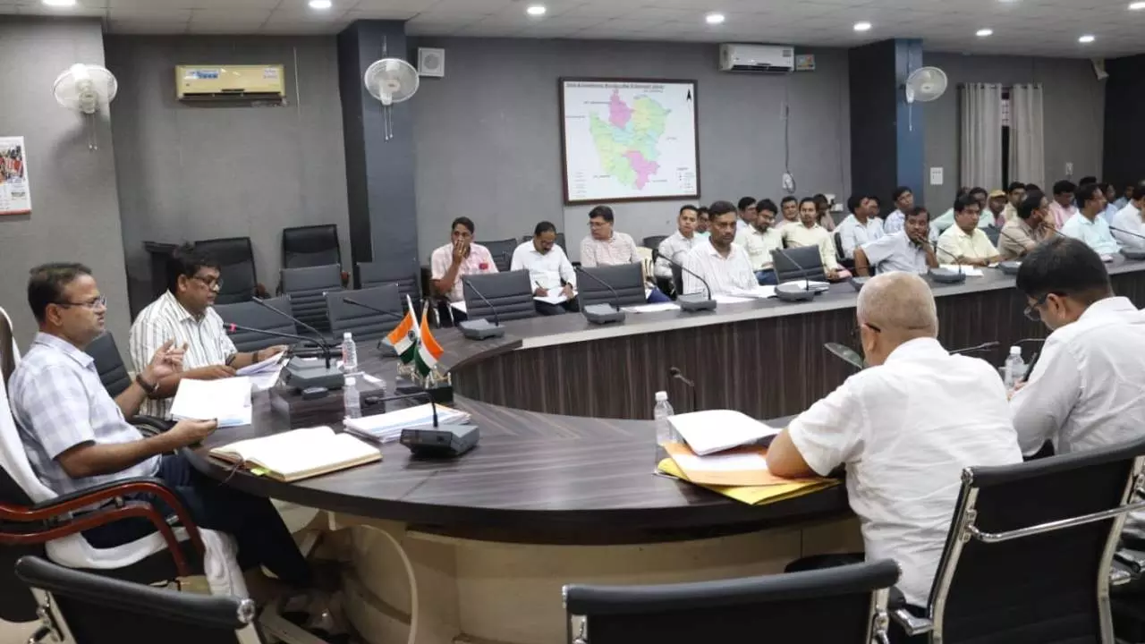 Azamgarh DM Stresses Accurate Data and Growth in Key Sectors