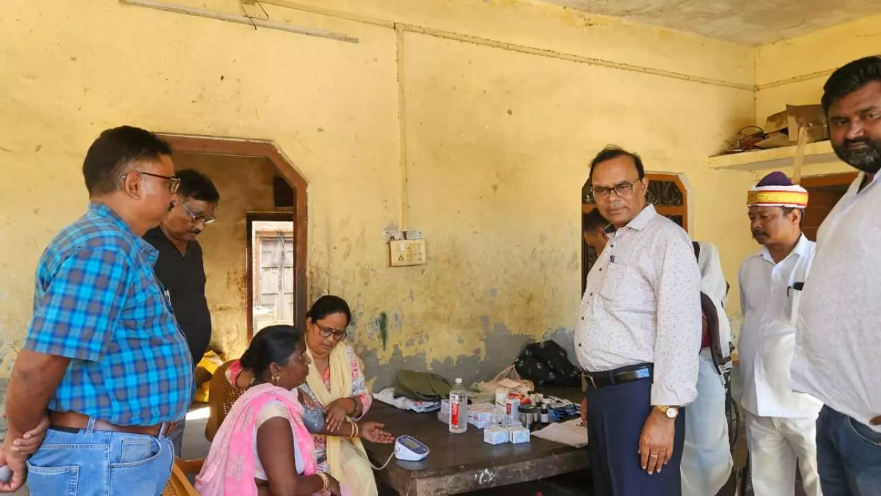 Balrampur CMO inspection_ Salary stopped of 14 absent staff