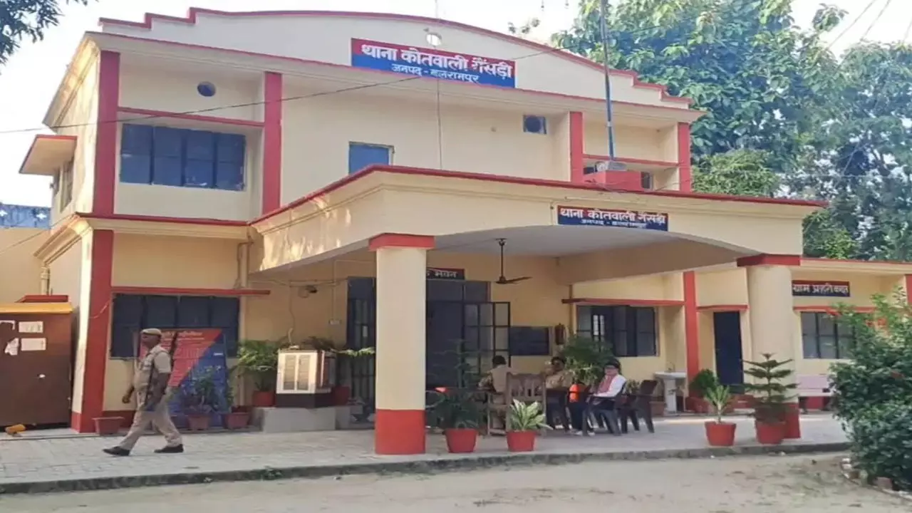 Balrampur News: बलरामपुर में व्यापारी की पुत्री से छेड़खानी, आरोपी के खिलाफ मुकदमा दर्ज