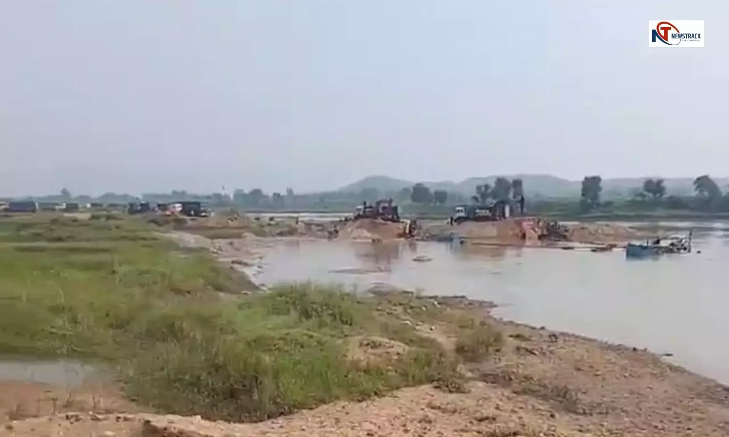 Sonbhadra News: यूपी-एमपी सीमा पर अवैध खनन-परिवहन कर्ताओं की गुंडई, लाठी-डंडा लेकर वनकर्मियों को घेरा, धक्का-मुक्की कर छुड़ाए वाहन