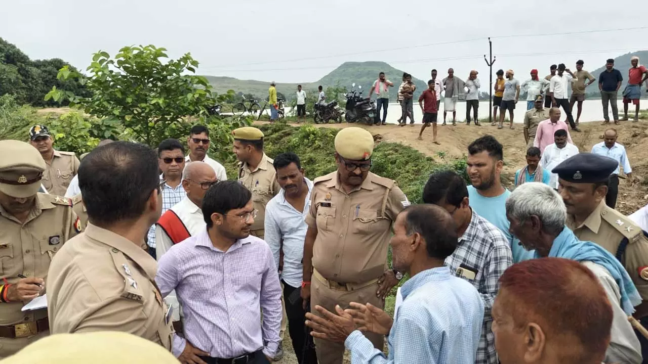 Bahelia Bandhi Tooti: Hundreds of farmers’ rice crop and poultry drowned