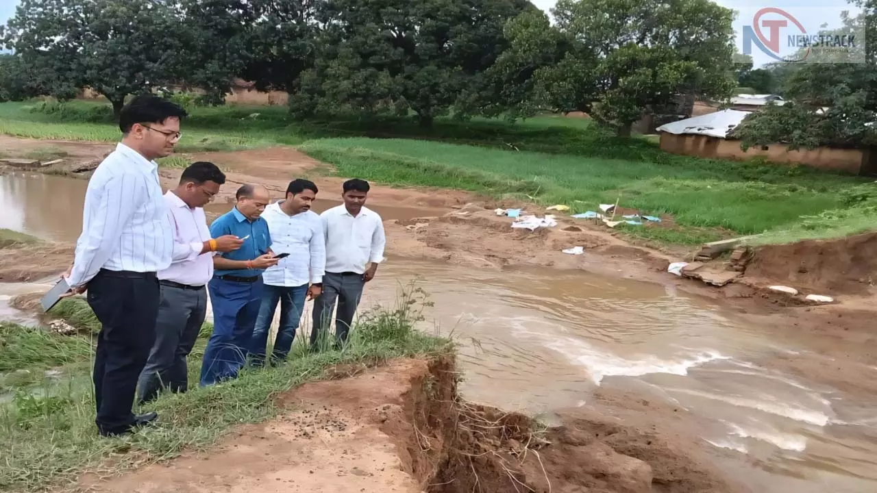Floods in Naugarh: District administration handles front, ADM gives directions for repair and cutting of roads