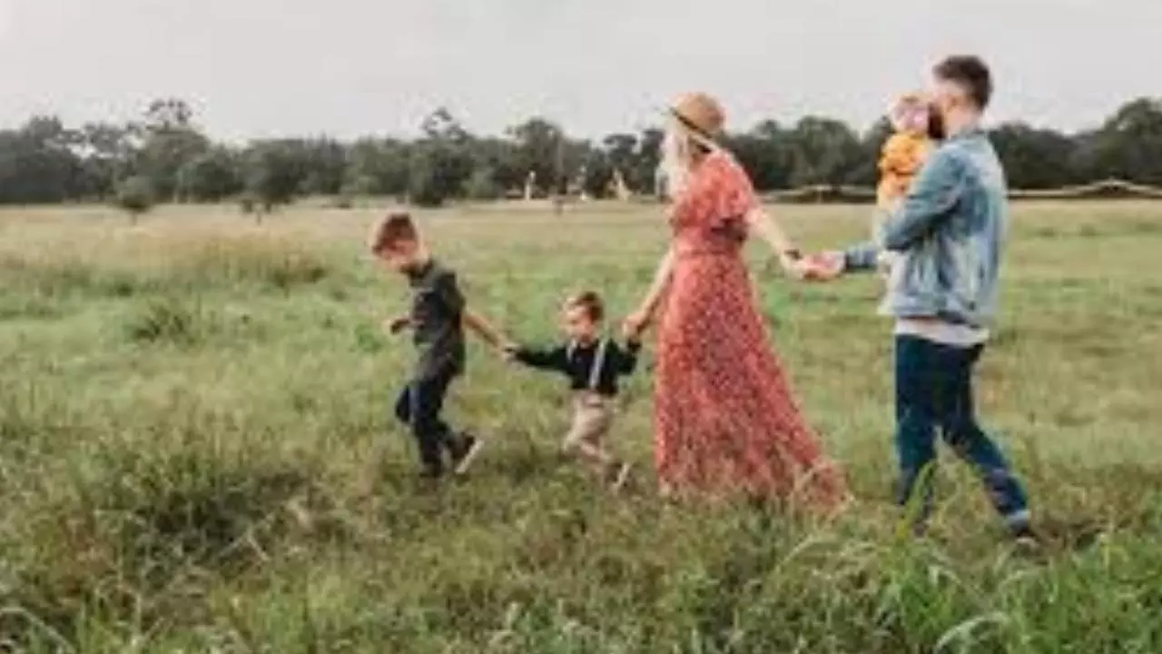 Generation Gap Story_ Bridging Parent-Child Understanding and Care