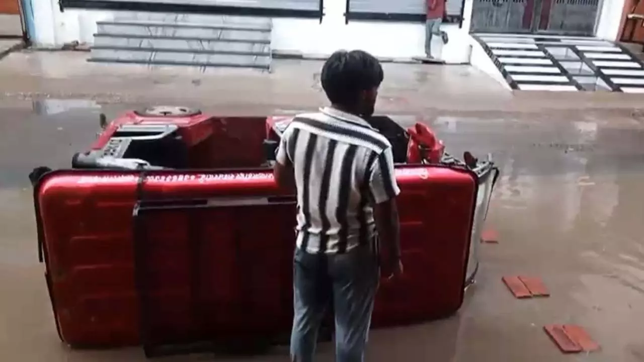 Flooding of major roads of the city, inconvenience to school children