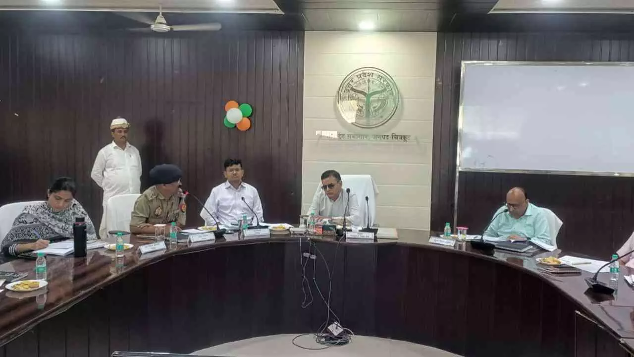 Chitrakoot: Commissioner Warns Delay, Orders Blacklisting