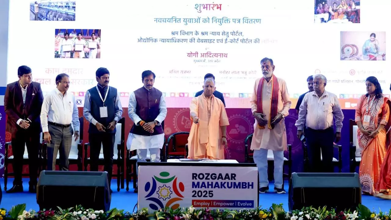 सीएम योगी ने अटल आवासीय विद्यालय निगरानी पोर्टल का किया शुभारंभ