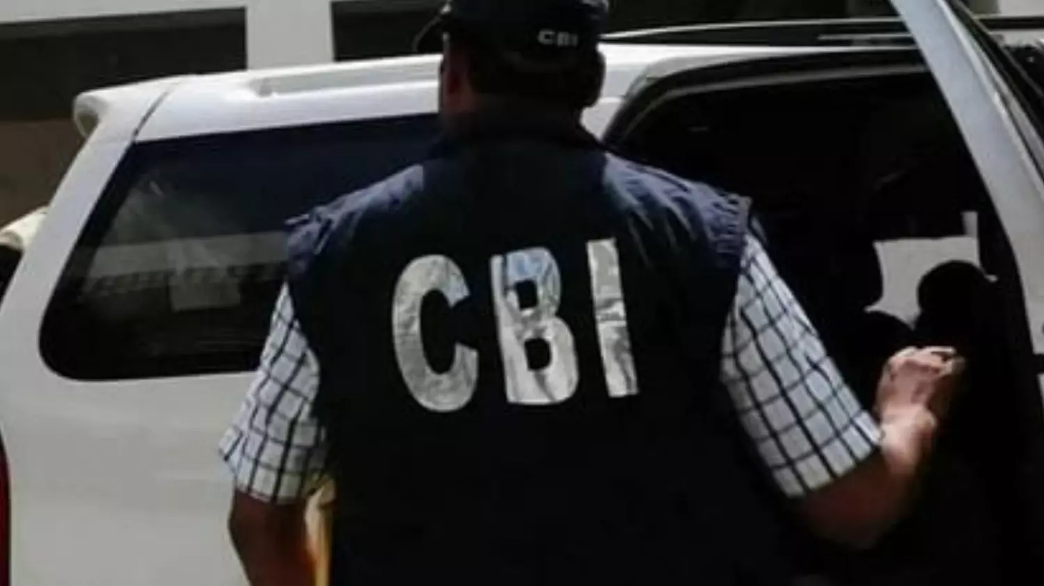 घूसखोरी करने वाले नारकोटिक्स के 2 इंस्पेक्टर समेत तीन को CBI ने किया गिरफ्तार
