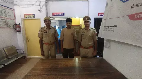 Hathras News: ड्रोन की झूठी अफवाह फैलाने वाला युवक गिरफ्तार, गांव में फैली दहशत Hathras News: ड्रोन की झूठी अफवाह फैलाने वाला युवक गिरफ्तार, गांव में फैली दहशत