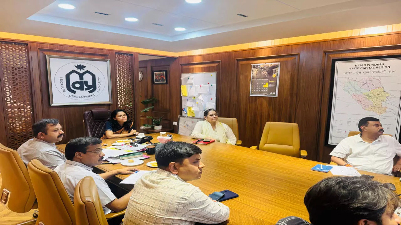 Lucknow News: छोटा इमामबाड़ा के गेट 6 करोड़ से चमकेगा, रिफा-ए-आम क्लब का भी होगा सौंदर्यीकरण