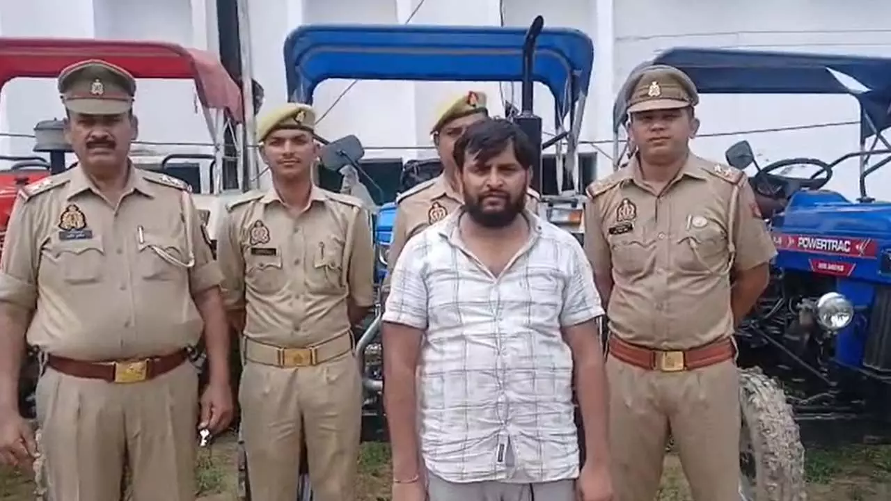 Firozabad Police Arrests Tractor Theft Gang Leader, 5 Tractors Seized