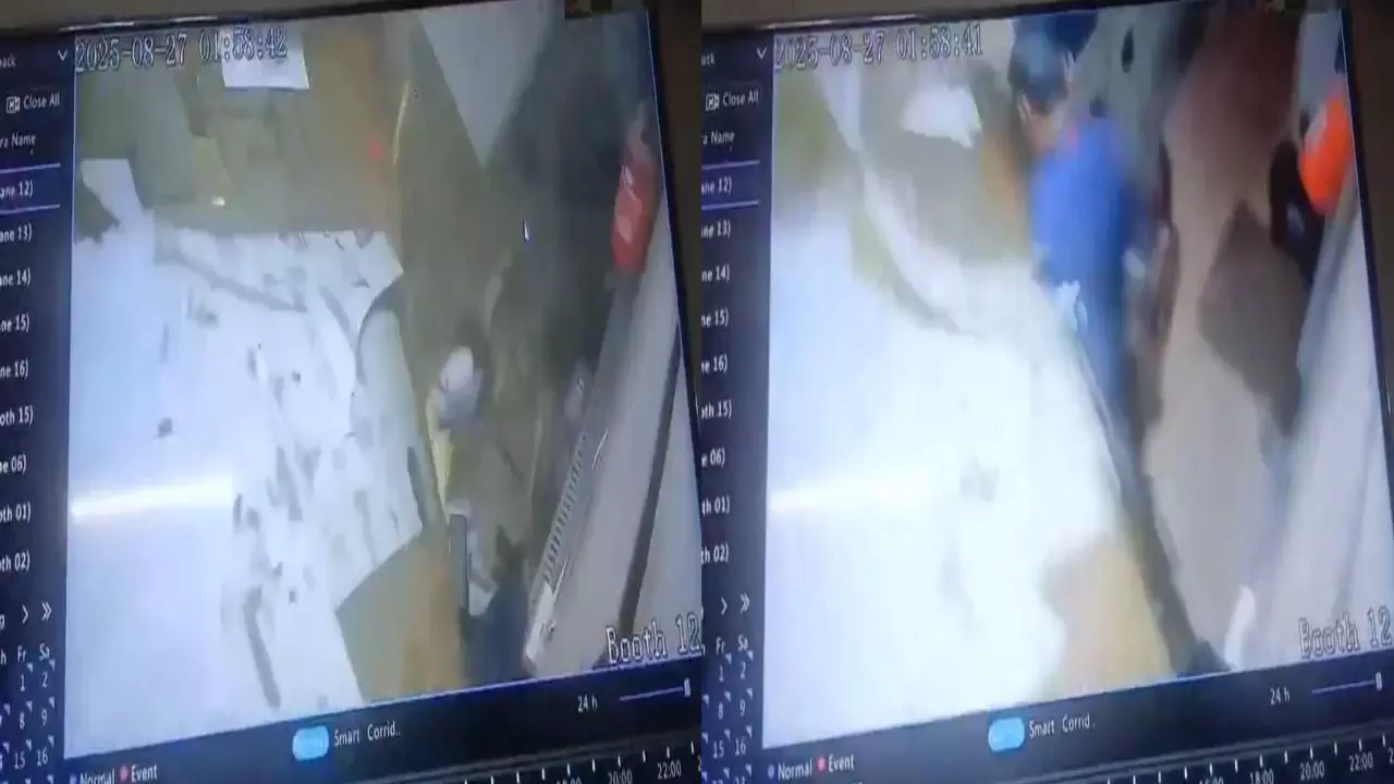 Hapur News: टोल प्लाजा पर तेज रफ्तार ट्रक का कहर: बूथ ध्वस्त, कर्मचारी घायल