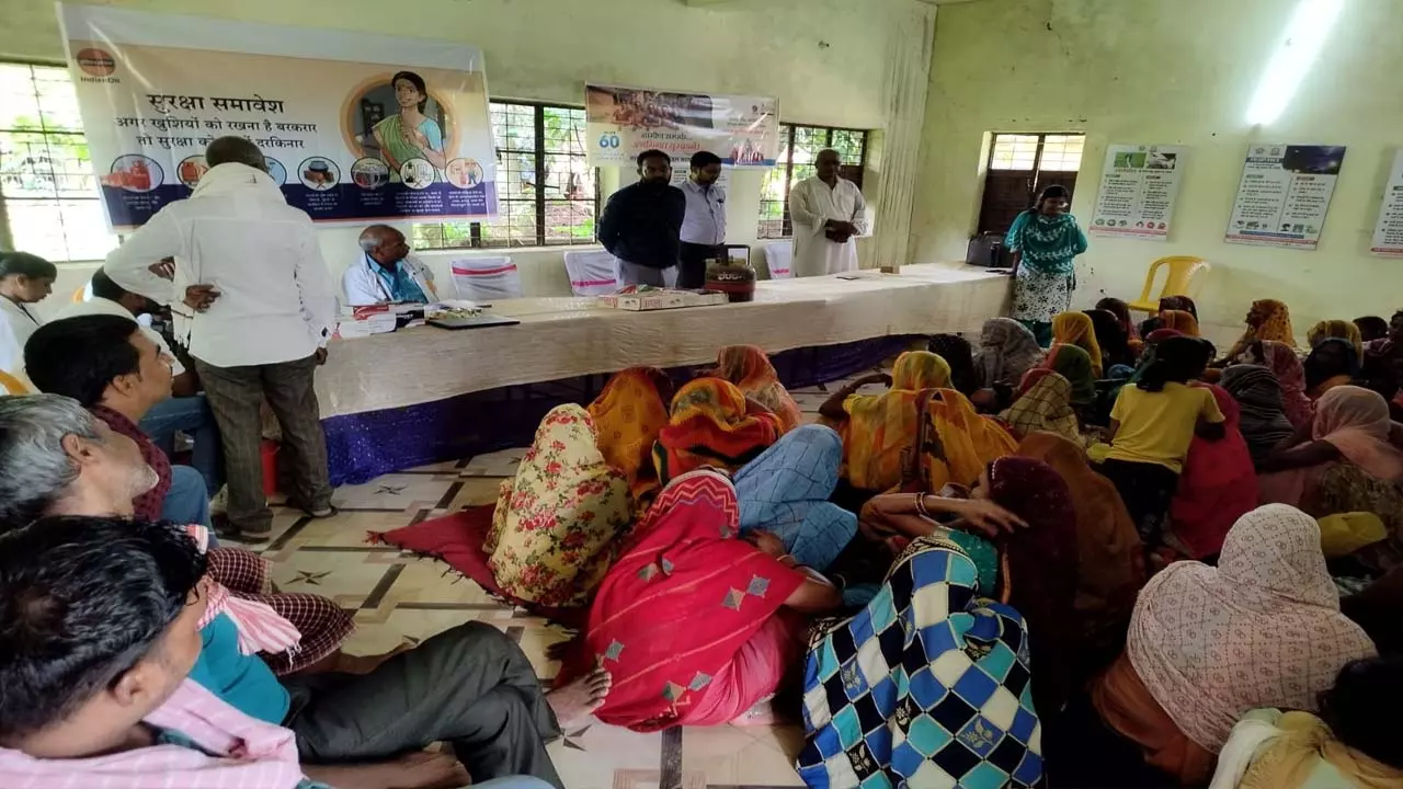 Chandauli News: इंडियन ऑयल ने मनाया 60वाँ सालगिरह, गाँव में ग्राहकों से की सीधी बातचीत